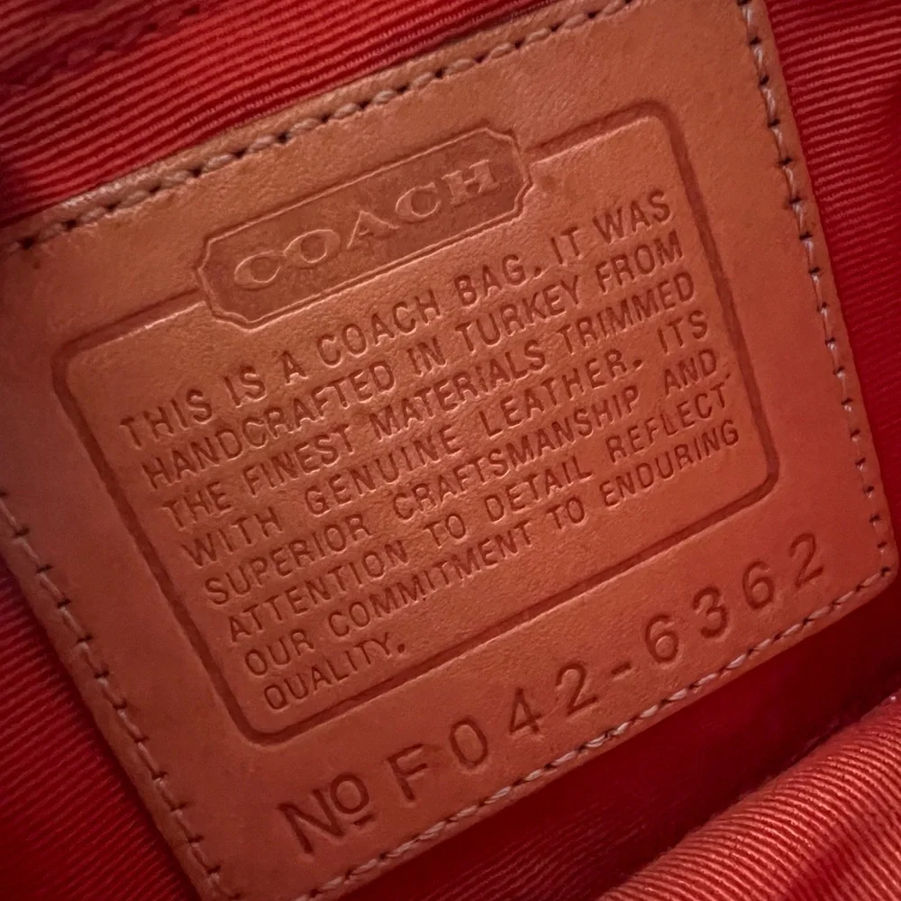 Vintage Y2K Coach Hampton Signature Beige Baguette Shoulder Bag with Flap Buckle - Picture 2 of 11